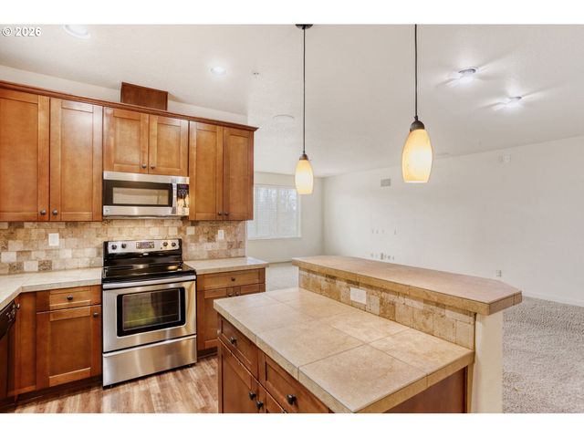 8074 Ne MIRIAM Way, Hillsboro, OR 97006