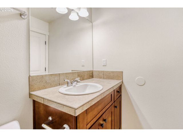 8074 Ne MIRIAM Way, Hillsboro, OR 97006