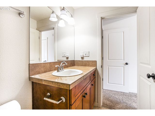 8074 Ne MIRIAM Way, Hillsboro, OR 97006