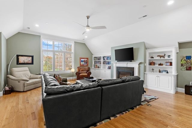 37 Crenshaw Lane 37, Andover, MA 01810