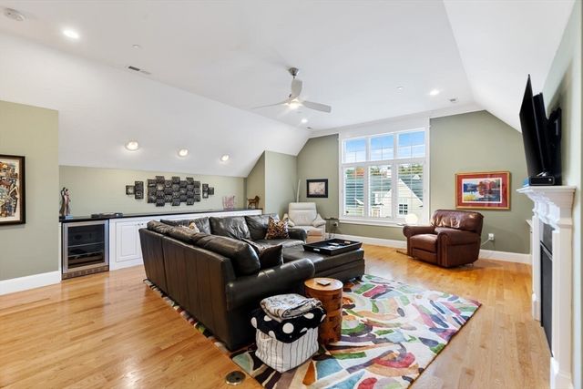 37 Crenshaw Lane 37, Andover, MA 01810