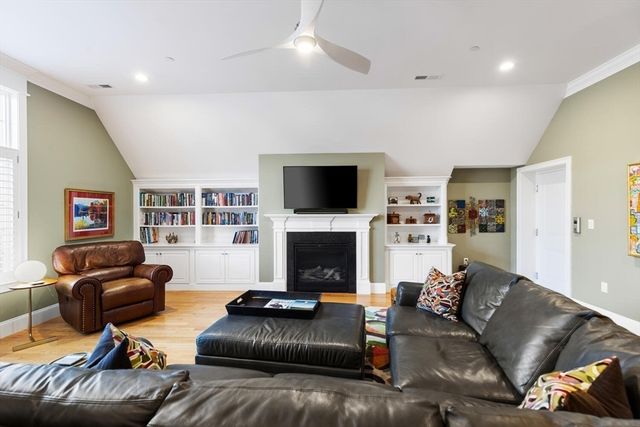 37 Crenshaw Lane 37, Andover, MA 01810