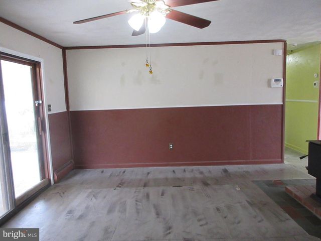 63 MAPLE LN, Levittown, PA 19054