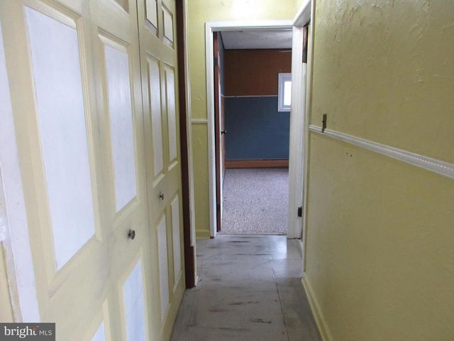 63 MAPLE LN, Levittown, PA 19054