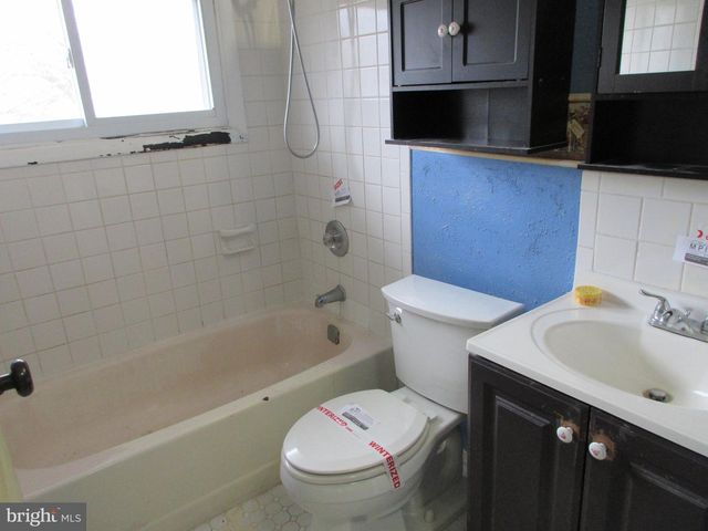 63 MAPLE LN, Levittown, PA 19054