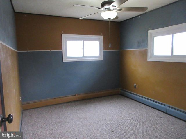 63 MAPLE LN, Levittown, PA 19054