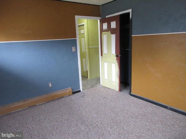 63 MAPLE LN, Levittown, PA 19054