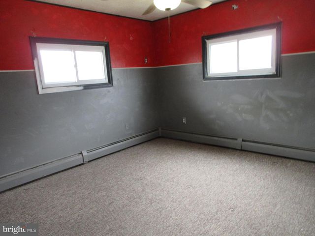 63 MAPLE LN, Levittown, PA 19054