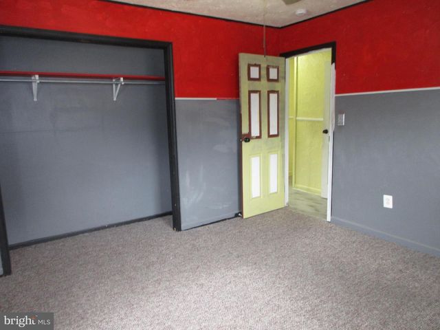 63 MAPLE LN, Levittown, PA 19054