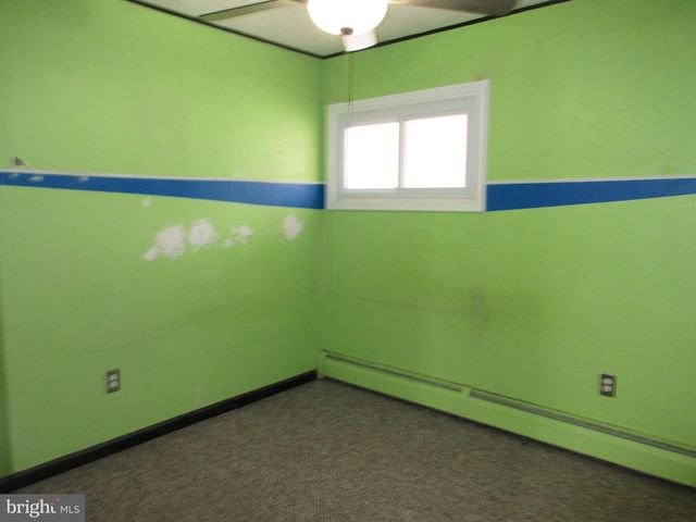 63 MAPLE LN, Levittown, PA 19054