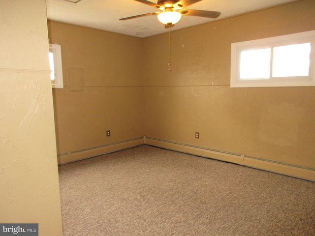 63 MAPLE LN, Levittown, PA 19054