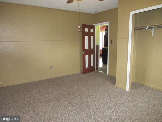 63 MAPLE LN, Levittown, PA 19054