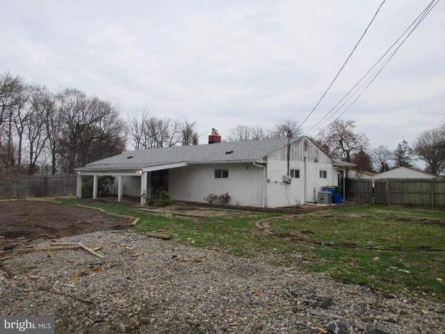 63 MAPLE LN, Levittown, PA 19054