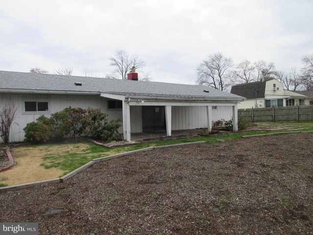 63 MAPLE LN, Levittown, PA 19054