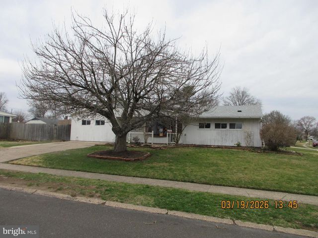 63 MAPLE LN, Levittown, PA 19054