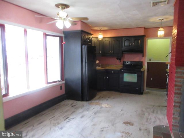 63 MAPLE LN, Levittown, PA 19054