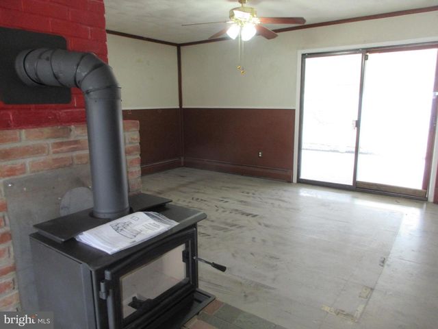 63 MAPLE LN, Levittown, PA 19054