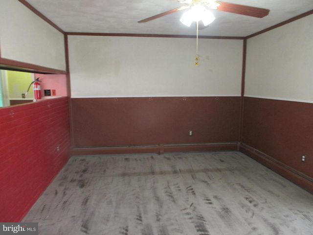 63 MAPLE LN, Levittown, PA 19054