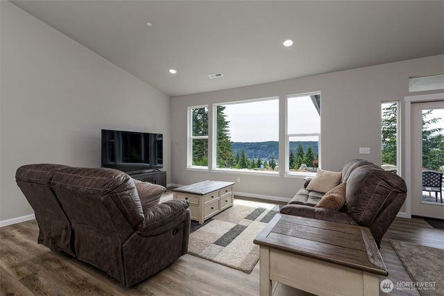 361 NE Southridge Drive, Belfair, WA 98528