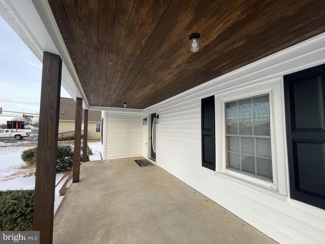 33 CROOKHORN RD, Montross, VA 22520