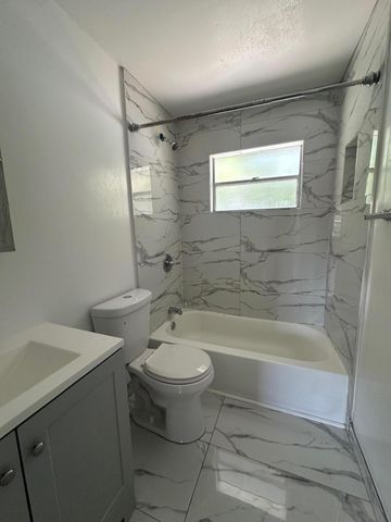 4562 Gulfstream Road 4560, Lake Worth, FL 33461