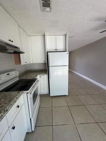 4562 Gulfstream Road 4560, Lake Worth, FL 33461