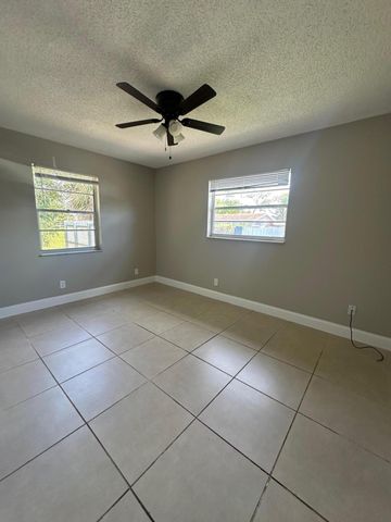 4562 Gulfstream Road 4560, Lake Worth, FL 33461