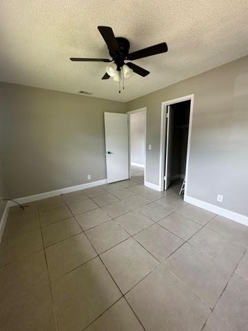 4562 Gulfstream Road 4560, Lake Worth, FL 33461