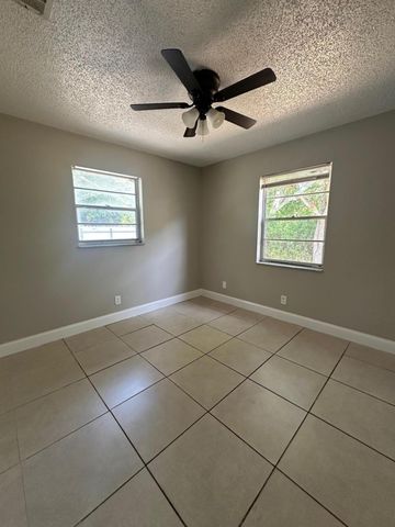 4562 Gulfstream Road 4560, Lake Worth, FL 33461