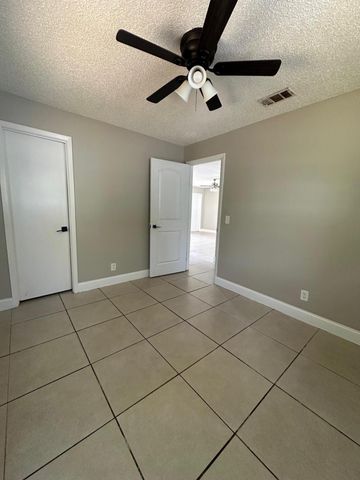 4562 Gulfstream Road 4560, Lake Worth, FL 33461