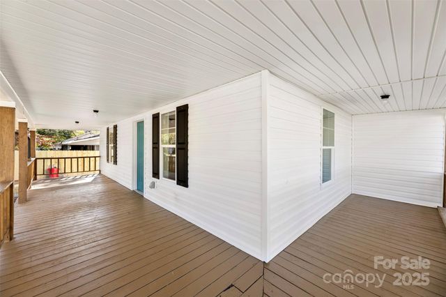 1000 Caldwell Street, Statesville, NC 28677