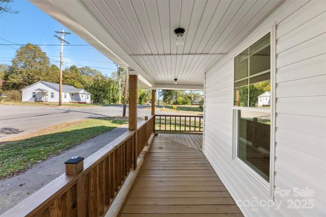 1000 Caldwell Street, Statesville, NC 28677