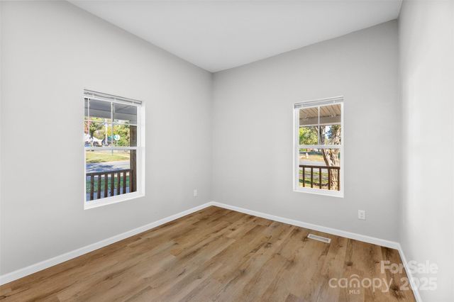 1000 Caldwell Street, Statesville, NC 28677