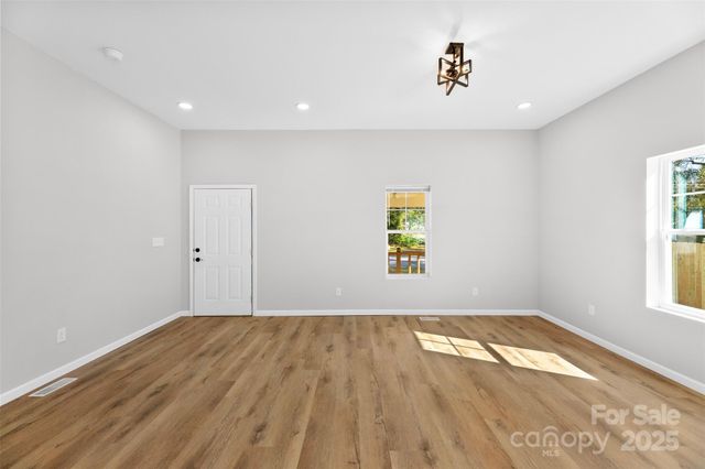 1000 Caldwell Street, Statesville, NC 28677