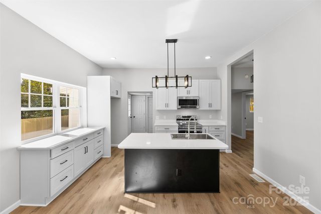 1000 Caldwell Street, Statesville, NC 28677