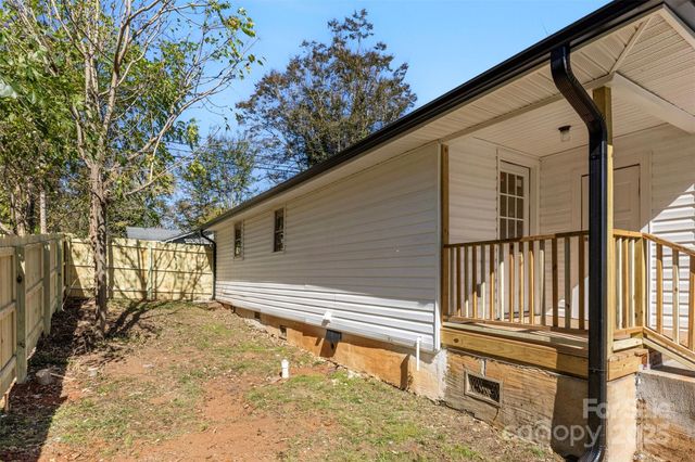 1000 Caldwell Street, Statesville, NC 28677