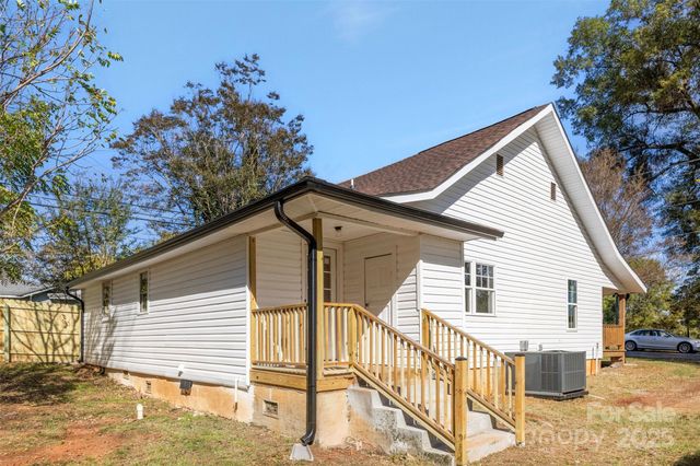 1000 Caldwell Street, Statesville, NC 28677