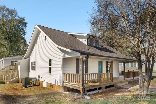 1000 Caldwell Street, Statesville, NC 28677