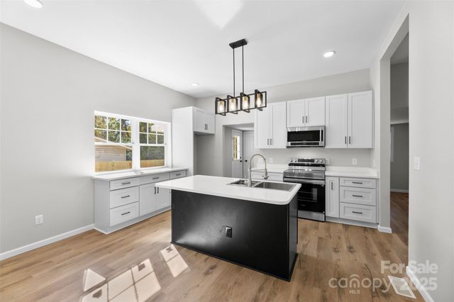 1000 Caldwell Street, Statesville, NC 28677