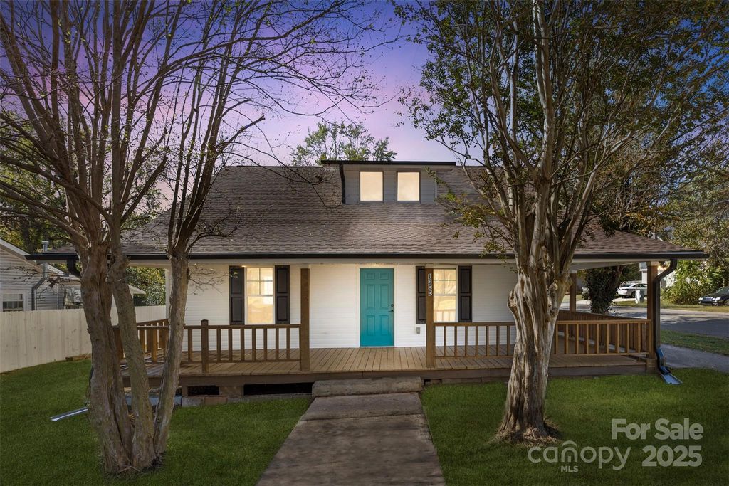 1000 Caldwell Street, Statesville, NC 28677