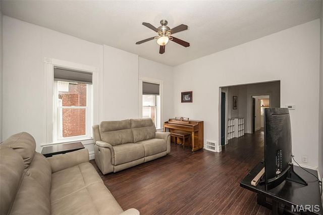 2817 Nebraska Avenue, St Louis, MO 63118