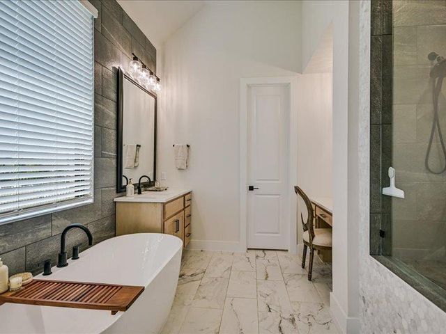 320 Old Stone RD, Austin, TX 78737