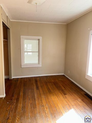 106 Mechanic St, Emporia, KS 66801