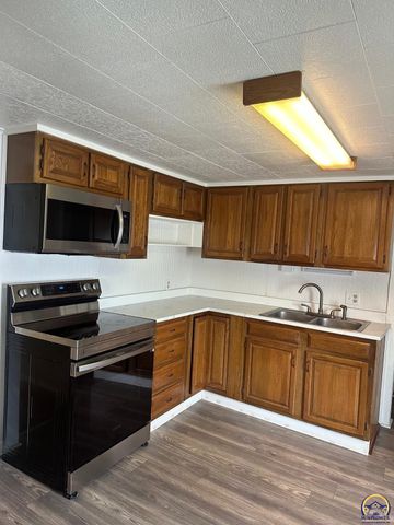 106 Mechanic St, Emporia, KS 66801