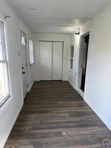 106 Mechanic St, Emporia, KS 66801