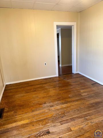 106 Mechanic St, Emporia, KS 66801