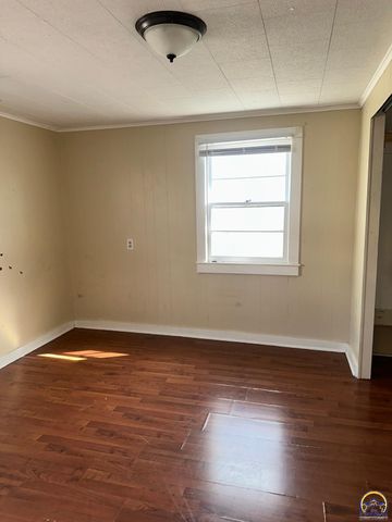 106 Mechanic St, Emporia, KS 66801