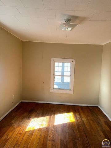 106 Mechanic St, Emporia, KS 66801