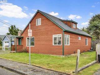 803 6TH Ave, Seaside, OR 97138