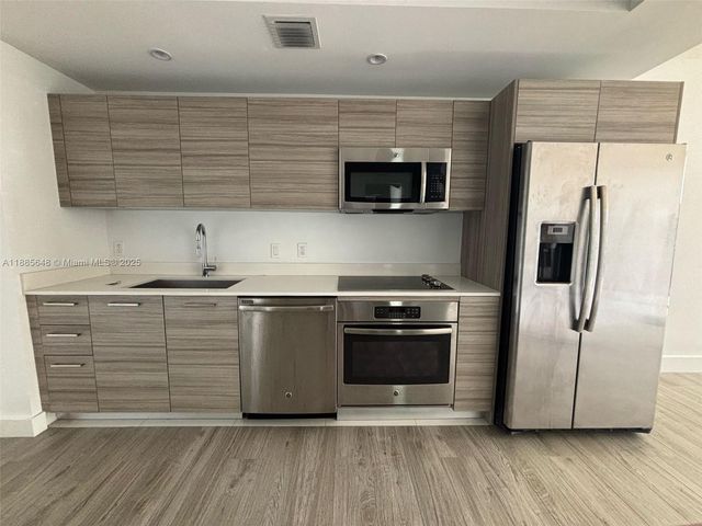 121 NE 34th St 1503, Miami, FL 33137